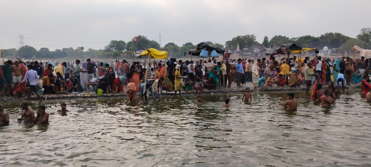 रायबरेली-ज्येष्ठ पूर्णिमा पर गंगा तटों पर उमड़ा श्रद्धालुओं का सैलाब,,,, 