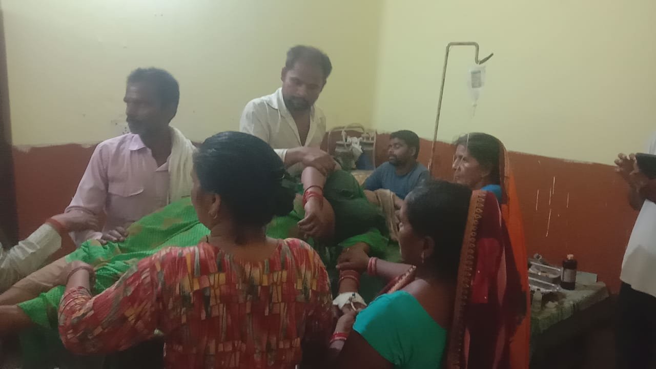 Raibareli-भैंस से टकराकर पति पत्नी घायल हालत नाजुक होने पर जिला अस्पताल रेफर 
