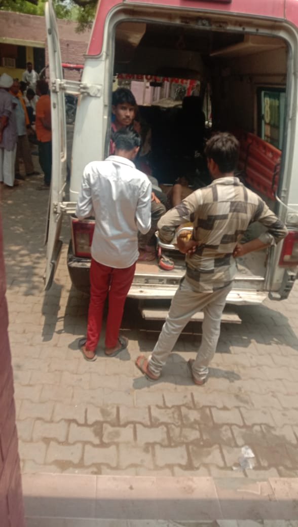 Raibareli-खेत में बने बोरिंग के गड्ढे में गिरकर एक व्यक्ति  हुआ घायल