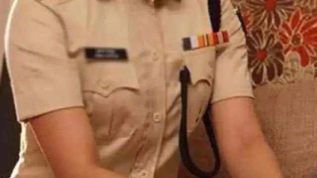 ACP देर रात फ्लैट पर बुलाते है दरोगा भी...अफसर के सामने सिपाहियों ने बयाँ किया दर्द
