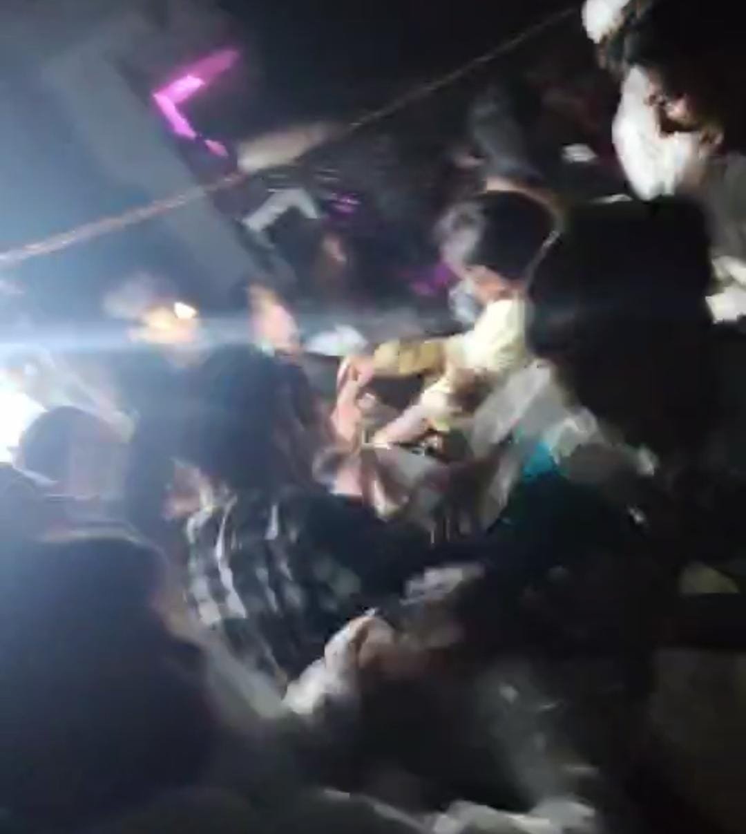 रायबरेली-सरेआम महिला के साथ हूई छेड़छाड़ , फिर हुई जंग जाने कैसे,,,,? 