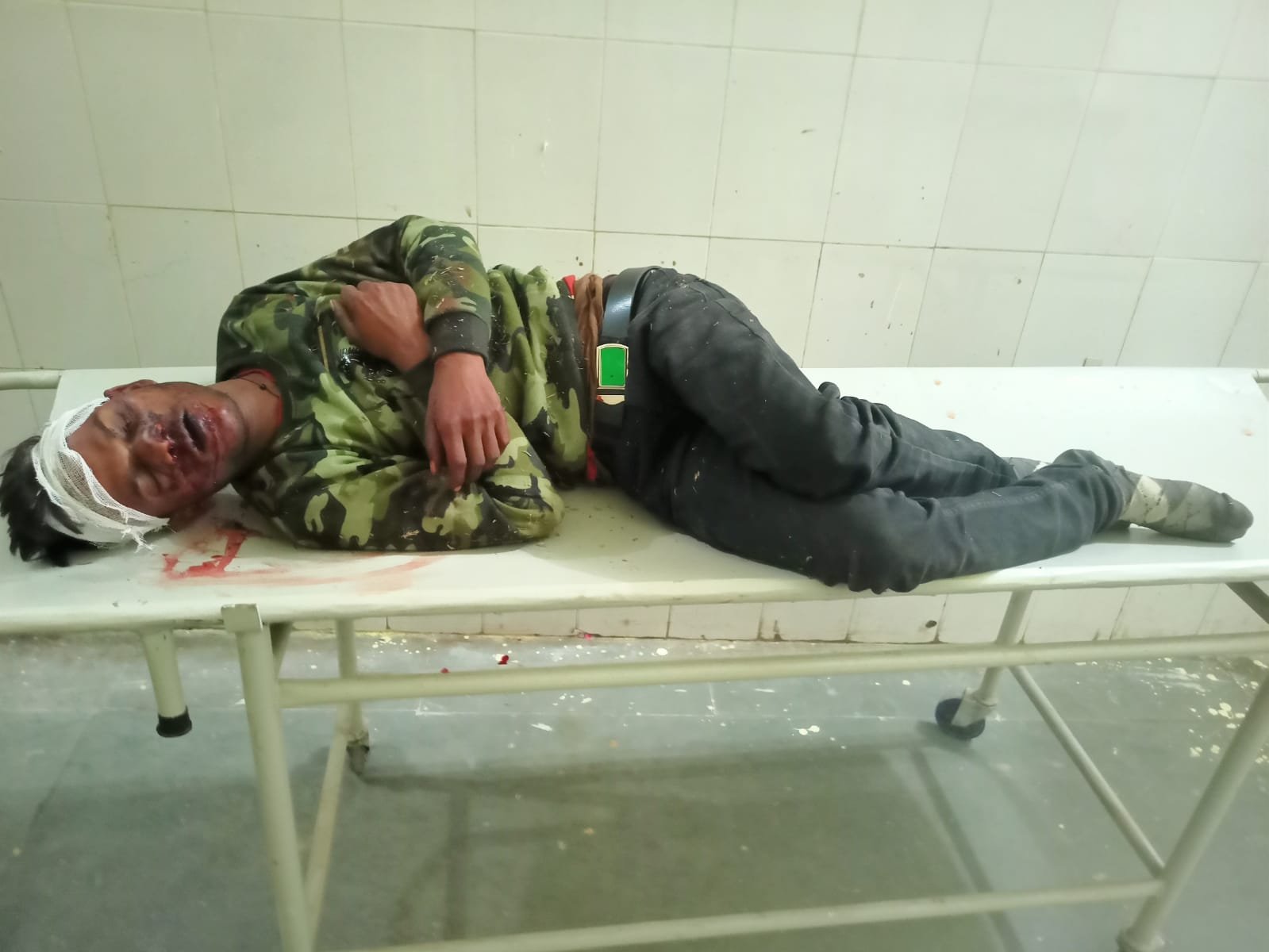 Raebareli:अज्ञात वाहन की टक्कर से बाइक सवार एक की मौत एक घायल