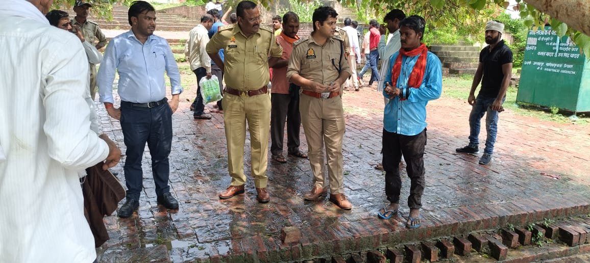 रायबरेली-एसडीएम सीओ संग पहुंचे गोकना गंगा घाट , देखा सौंदर्यीकरण के नाम पर अववस्था