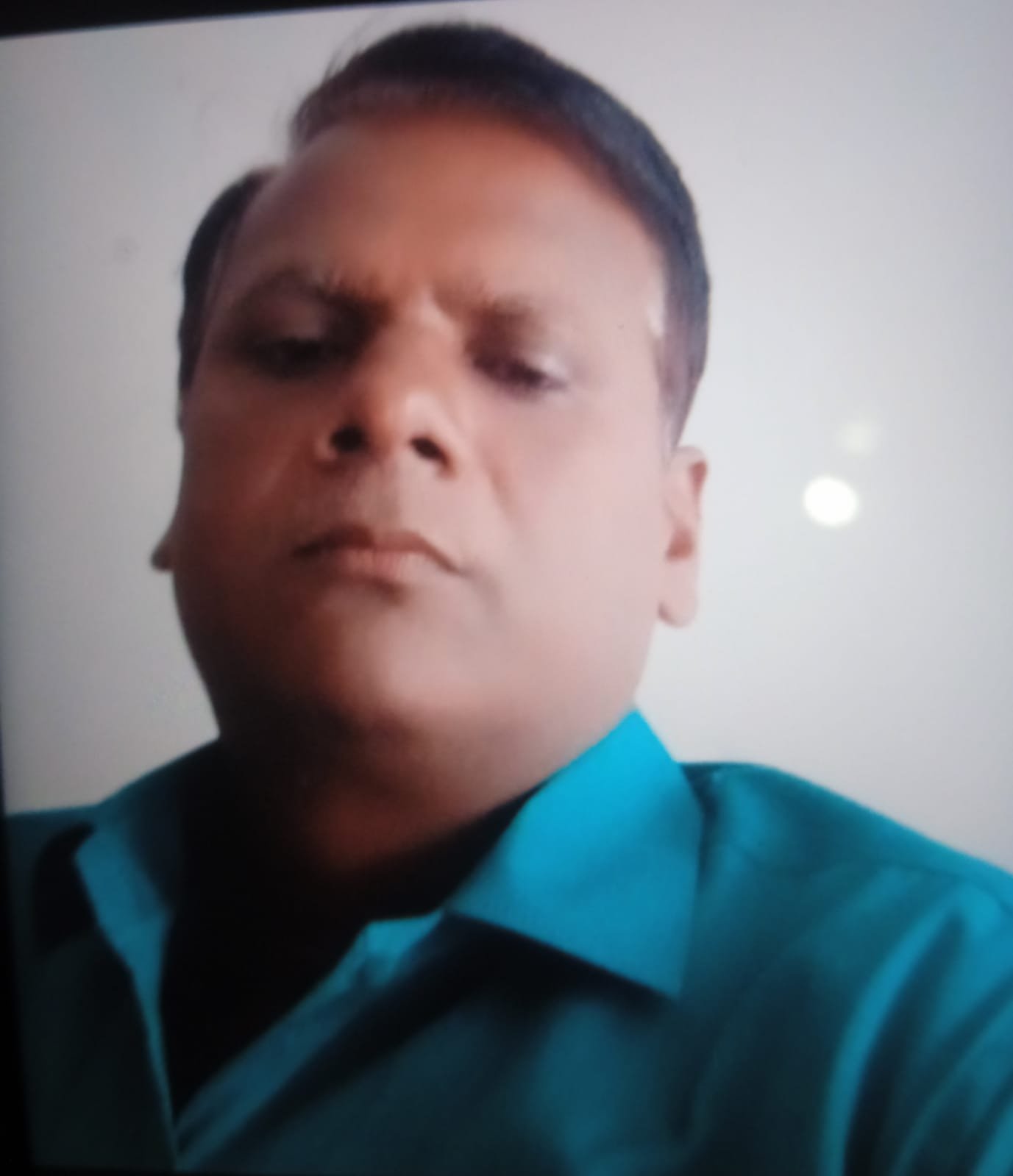 रायबरेली-डलमऊ ब्लॉक का रंगबाज सफाई कर्मचारी अमरेंद्र,करता है बड़े-बड़े खेल