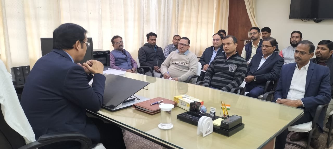 ग्रामीण क्षेत्रों के डाकघर भी हो रहे हाईटेक, ग्रामीण डाक सेवकों को मिल रहे स्मार्ट फ़ोन - पोस्टमास्टर जनरल कृष्ण कुमार यादव