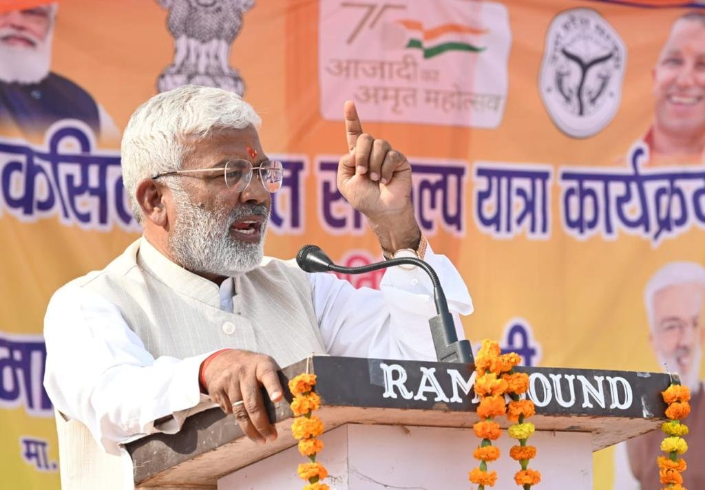 Raebareli:जल शक्ति मंत्री ने जनपद में विकास कार्यों को देखा