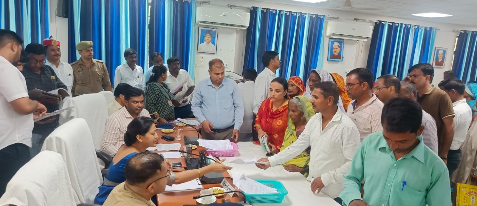 रायबरेली-समाधान दिवस में जन शिकायतों का अंबार , नहीं हो पा रहा निस्तारण 