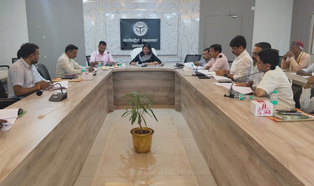 Raibareli-श्रमिकों को सरकारी योजनाओं से करे आच्छादित:डीएम