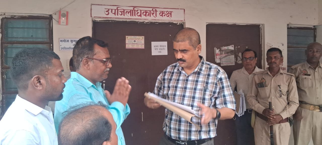 Raibareli- निषाद महासंघ के पदाधिकारी ने SDM के माध्यम से मुख्यमंत्री को सौपा ज्ञापन