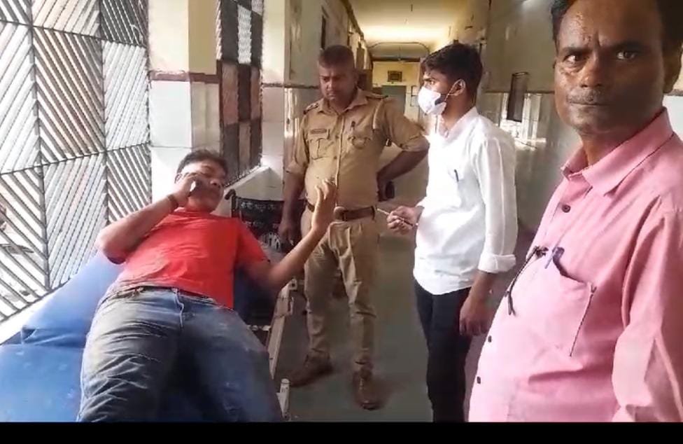 रायबरेली-ओवर ब्रिज सर्विस रोड के गड्ढे में गिरे दो परीक्षार्थी , हालत गंभीर