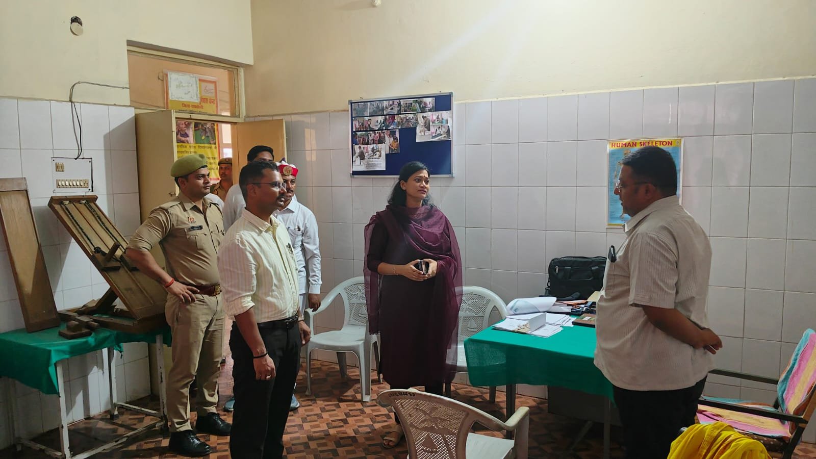 Raibareli-जिलाधिकारी ने आदर्श जिला दिव्यांग पुनर्वास केंद्र का किया निरीक्षण