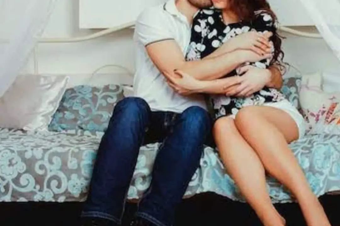 युवक ने ऑनलाइन बुलाई लड़की, 5000 रु. में बात हुई डन, कमरे के अंदर हुआ खेल