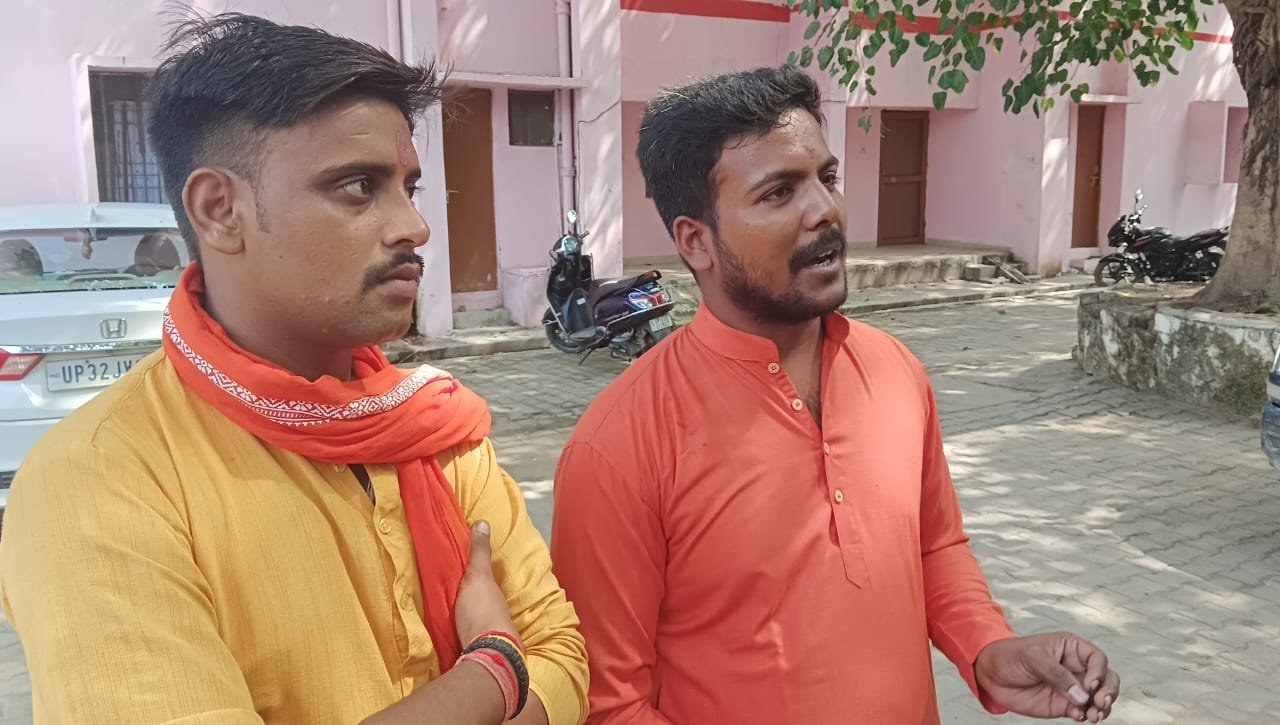 Raibareli-कावड़ियों के साथ हुई मारपीट,हुआ प्रदर्शन