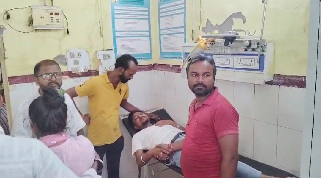 Raibareli-बाइक सवार दो बदमाशों ने युवक पर चाकू से किया जानलेवा हमला