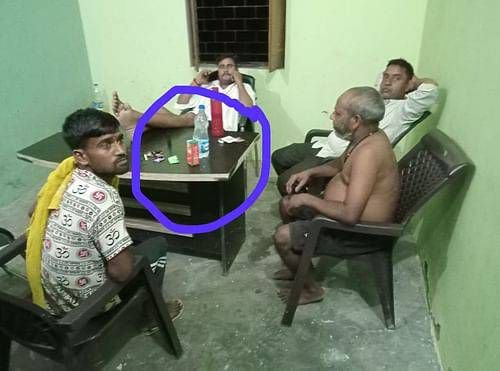 Raibareli-पंचायत भवन में शराब पार्टी करने की तस्वीर हुई वायरल