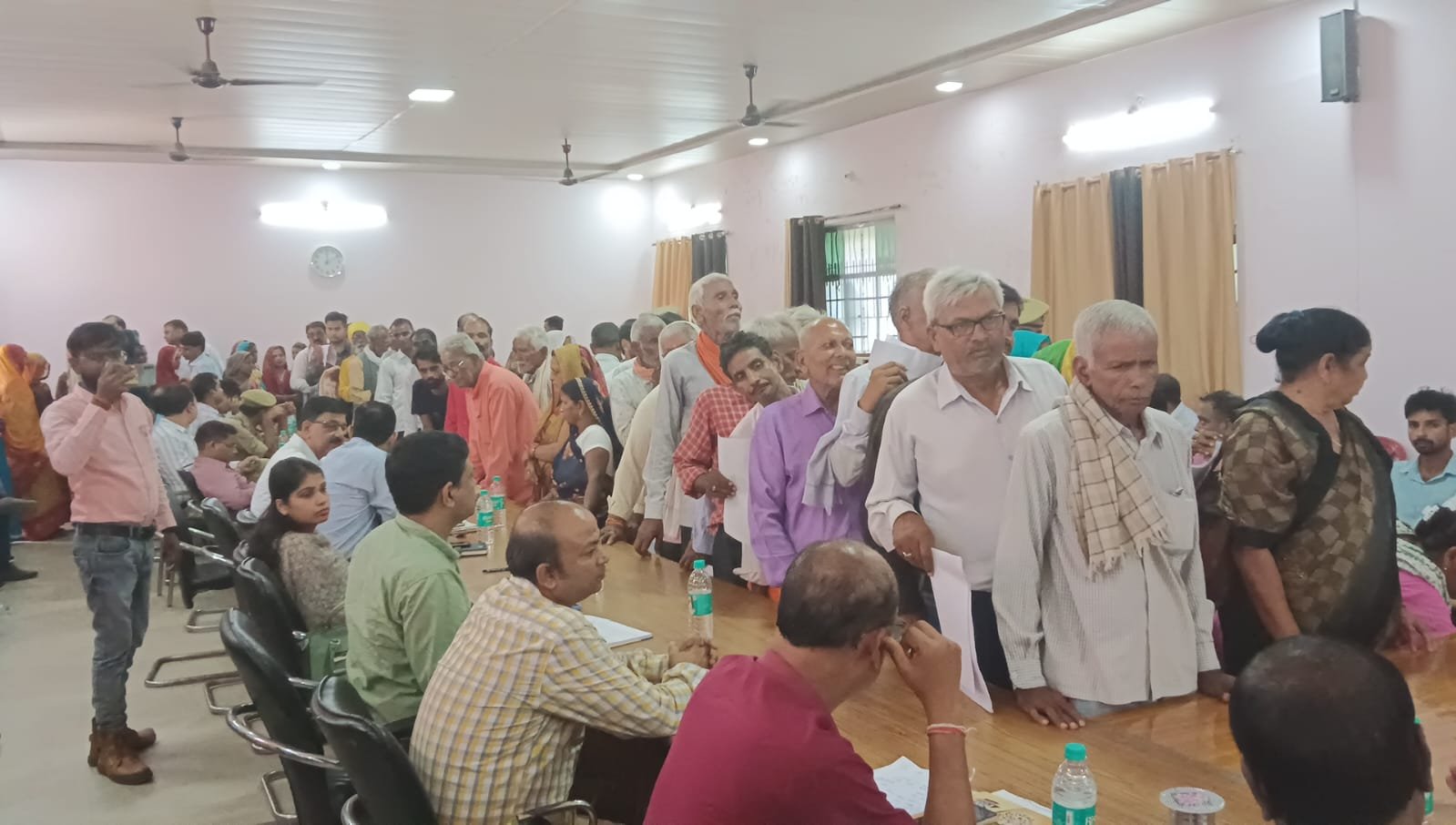 Raibareli-एडीएम व पुलिस अधीक्षक की अध्यक्षता में हुआ संपूर्ण समाधान दिवस