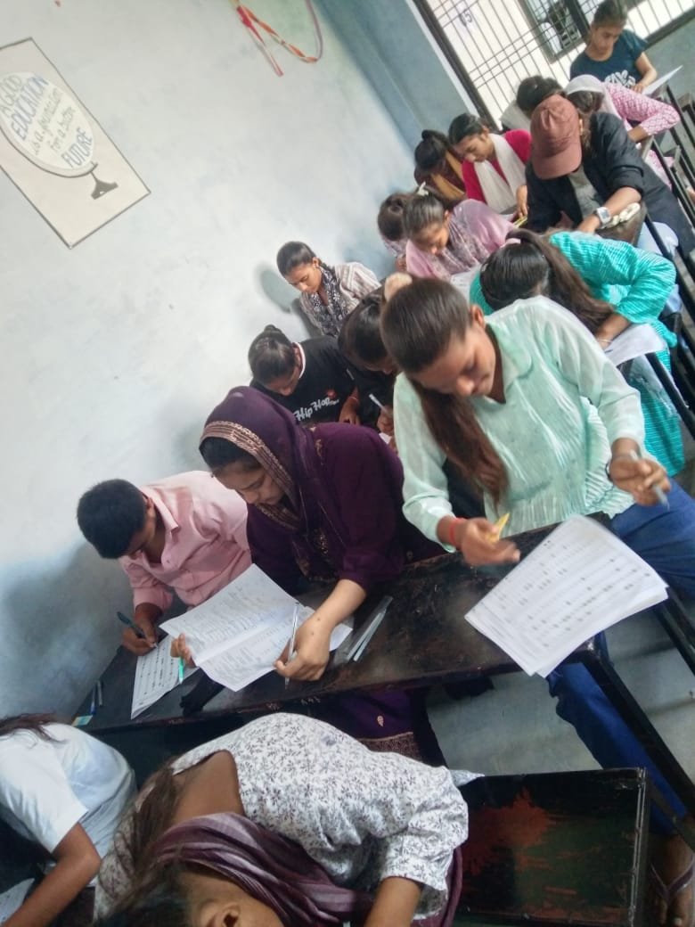 रायबरेली-कंप्यूटर कोर्स के लिए परीक्षा में बैठे डेढ़ हजार प्रतिभागी 