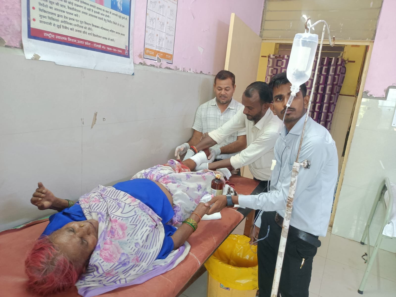 Raibareli-अनियंत्रित प्राइवेट एंबुलेंस ने वृद्ध महिला को मारी टक्कर , महिला घायल