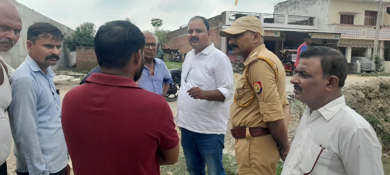 रायबरेली-दिनदहाड़े ट्रक ड्राइवर से चार लाख की लूट,,,,,? 