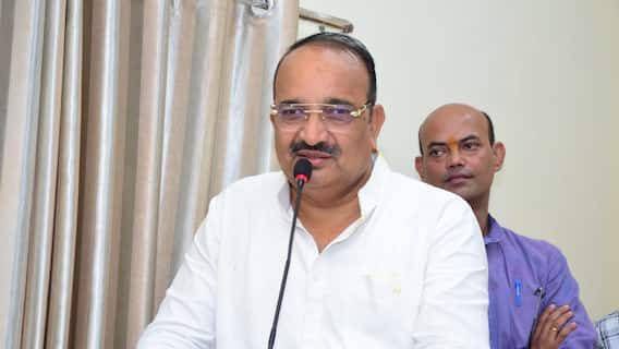 योगी के मंत्री का फरमान, विधायकों के फोन पर DM और SP को 'जी सर' कहना पड़ेगा