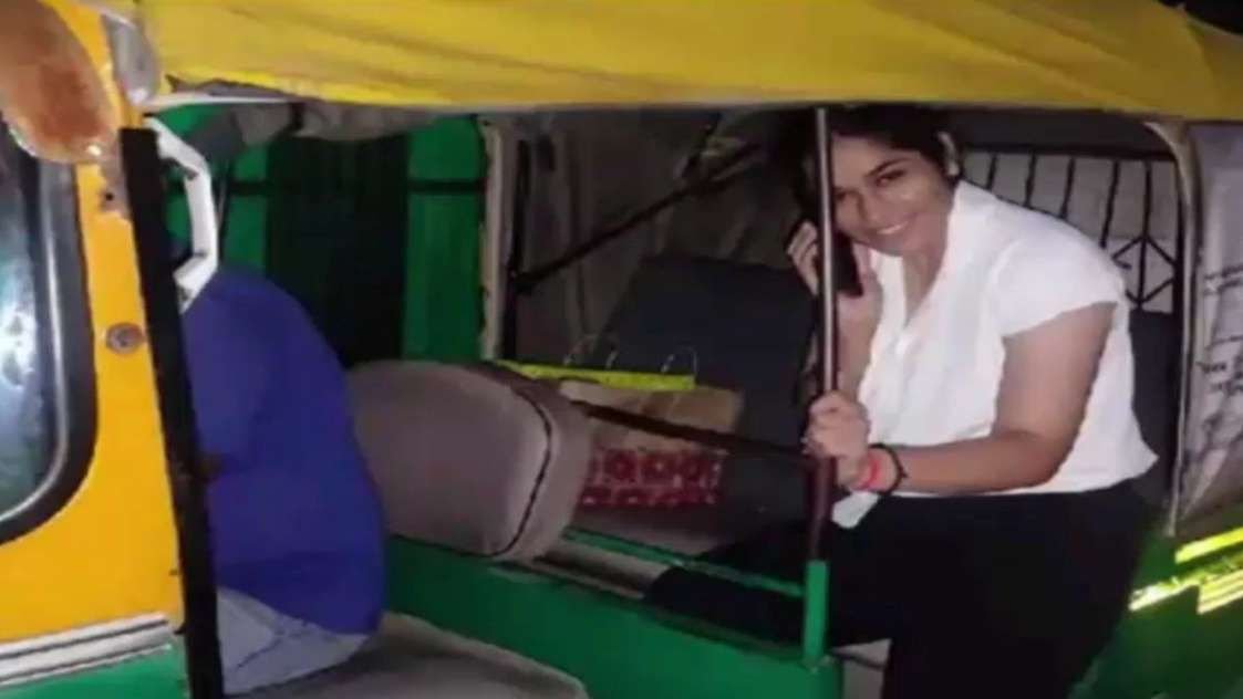 'सुनसान रास्ते में अकेली खड़ी हूं...' हेल्प के लिए आया लड़की का कॉल, पुलिस पहुंची तो देखकर रह गई अवाक