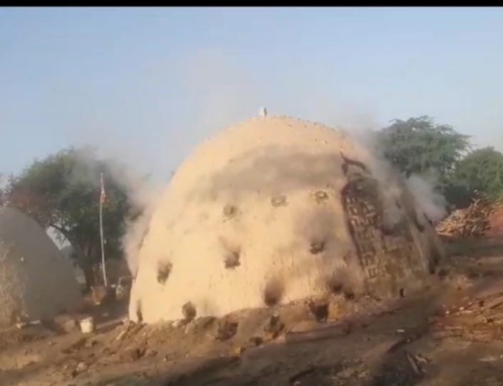 Raibareli-आखिर किसकी मेंहरबानी पर संचालित हो रही दर्जनों अवैध कोयला भट्ठियां