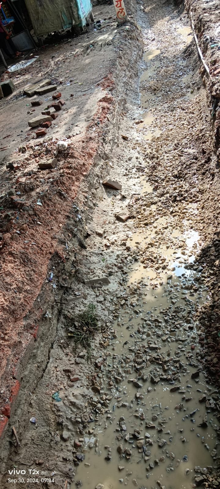 Raibareli- ठेकेदारों की मनमानी से नाले के निर्माण में हो रहा भ्रष्टाचार