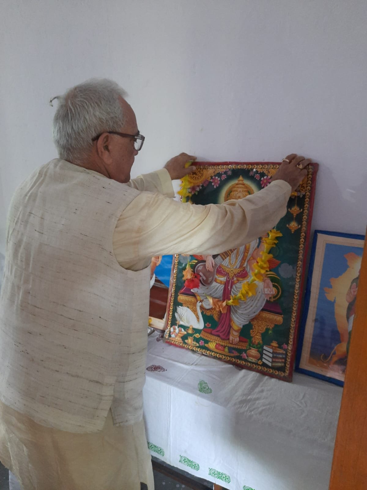 Raibareli-महाविद्यालय के संस्थापक राजेंद्र कुमार बाजपेई द्वारा किया ध्वजारोहण