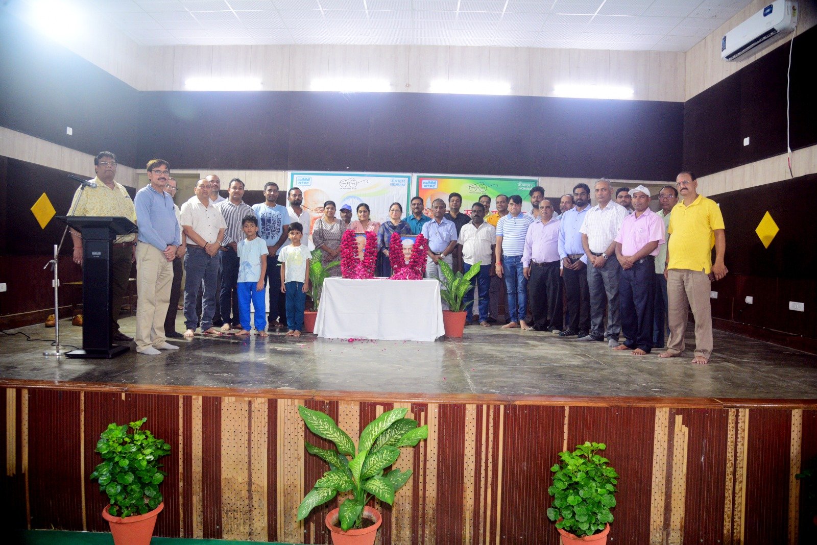 एनटीपीसी ऊंचाहार में राष्ट्रपिता को पुष्पांजलि अर्पित कर मनाई गई गांधी जयंती