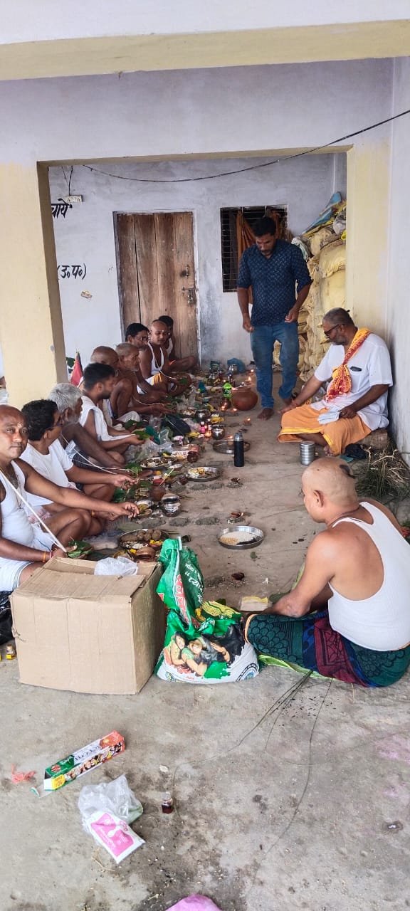 रायबरेली-क्वार पूर्णिमा पर उमड़ी आस्था , श्राद्ध तर्पण कर लोगों ने किया पितृ विसर्जन 