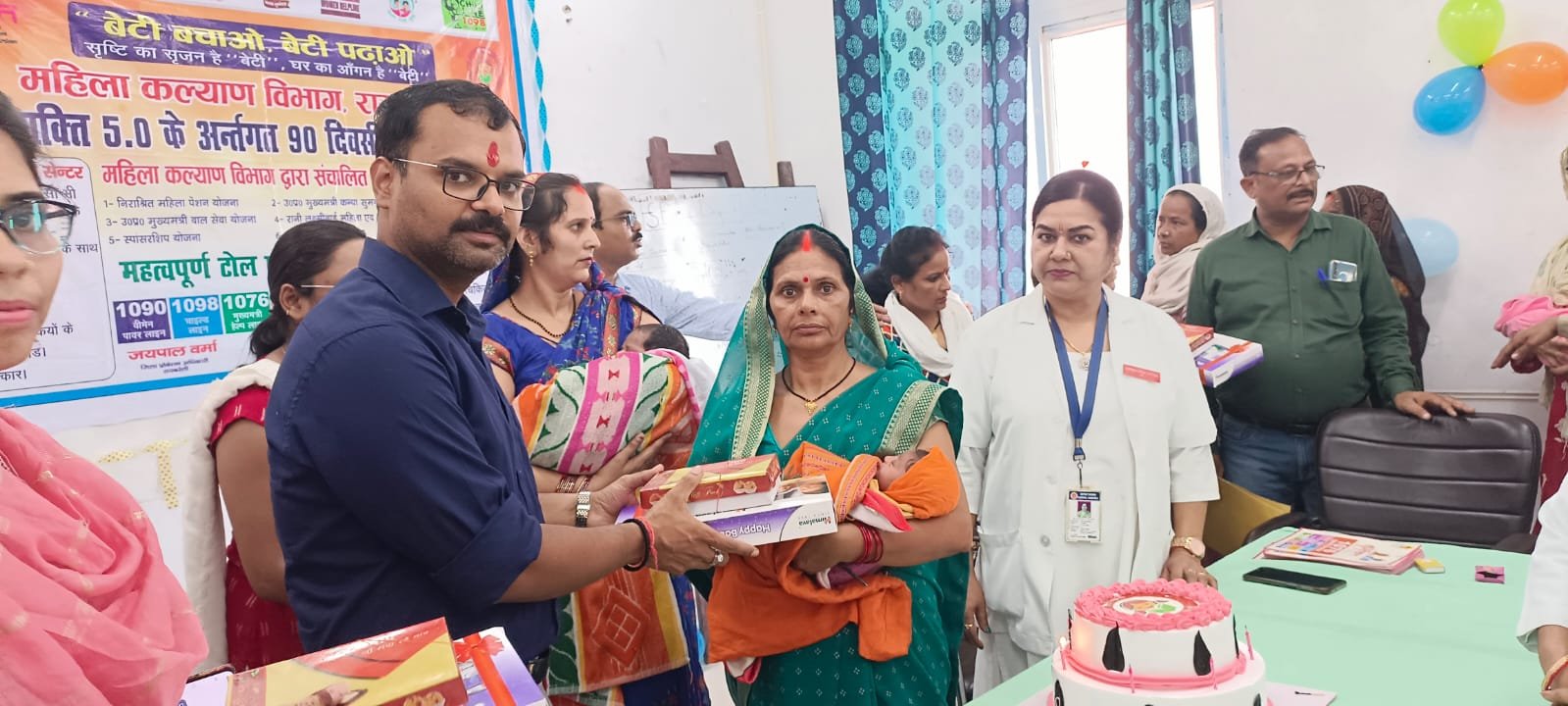 Raibareli-सीडीओ ने केक काटकर कन्या जन्मोत्सव का किया शुभारम्भ