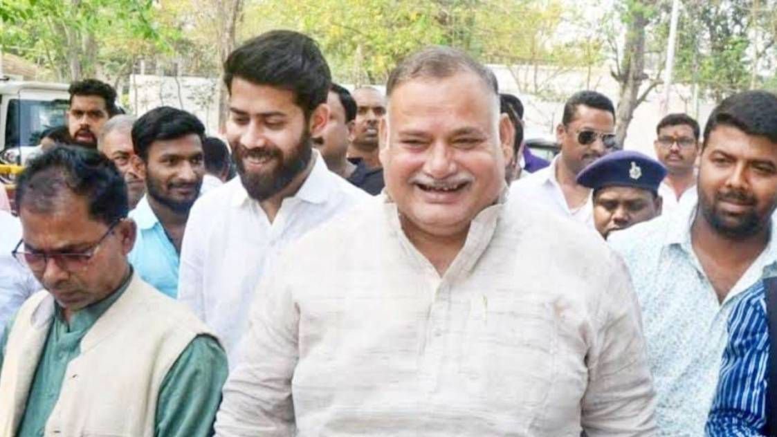 सरकार बदलेगी तो जेल में रहकर भी घर पर बैठक करूंगा. सरेंडर करने से पहले बोले बाहुबली मुन्ना शुक्ला