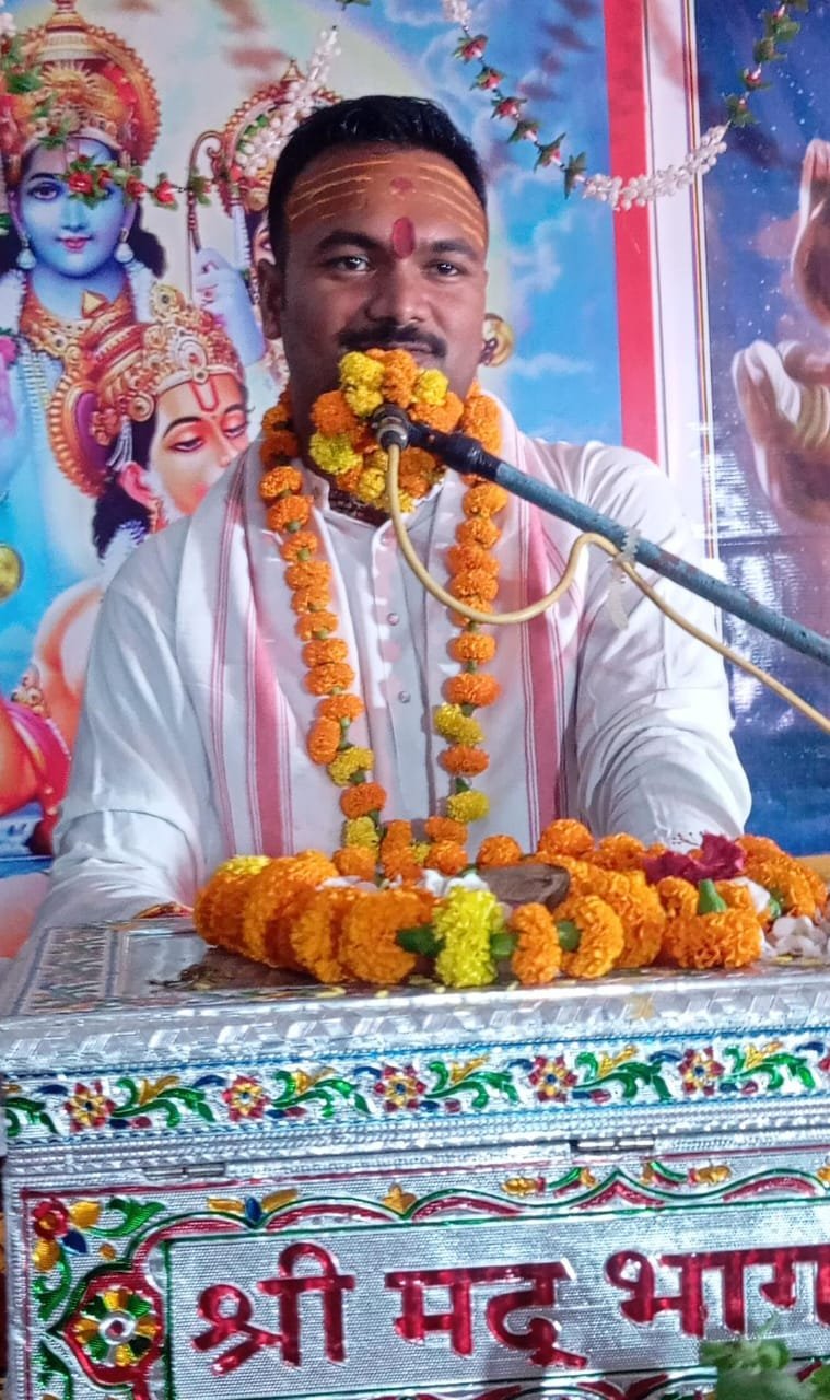 Raibareli-भागवत कथा के पांचवें दिन कथा व्यास ने पूतना वध एवं कृष्ण बाल लीलाओं का किया वर्णन 