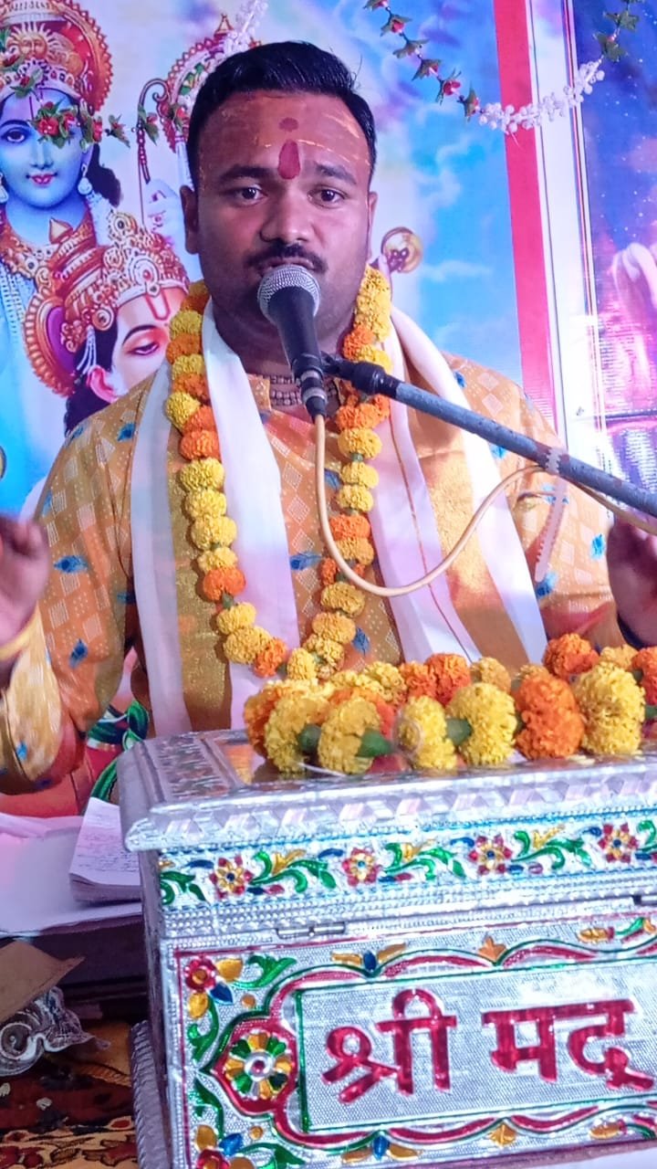 Raibareli-कथा व्यास ने छठवें दिन गोवर्धन लीला एवं महा रास की कथाऔं का किया व्याख्यान