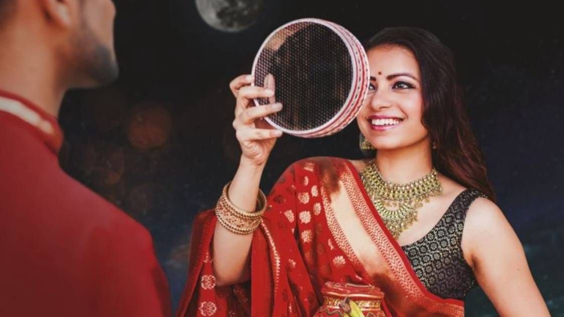 इन 10 हालत में बिल्कुल नहीं रखना चाहिए करवा चौथ का व्रत, नहीं मिलेगा फल