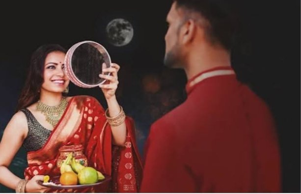 रायबरेली-सोलह सिंगार कर किया चांद और पिया का दीदार , अखंड सुहाग का मांगा वर