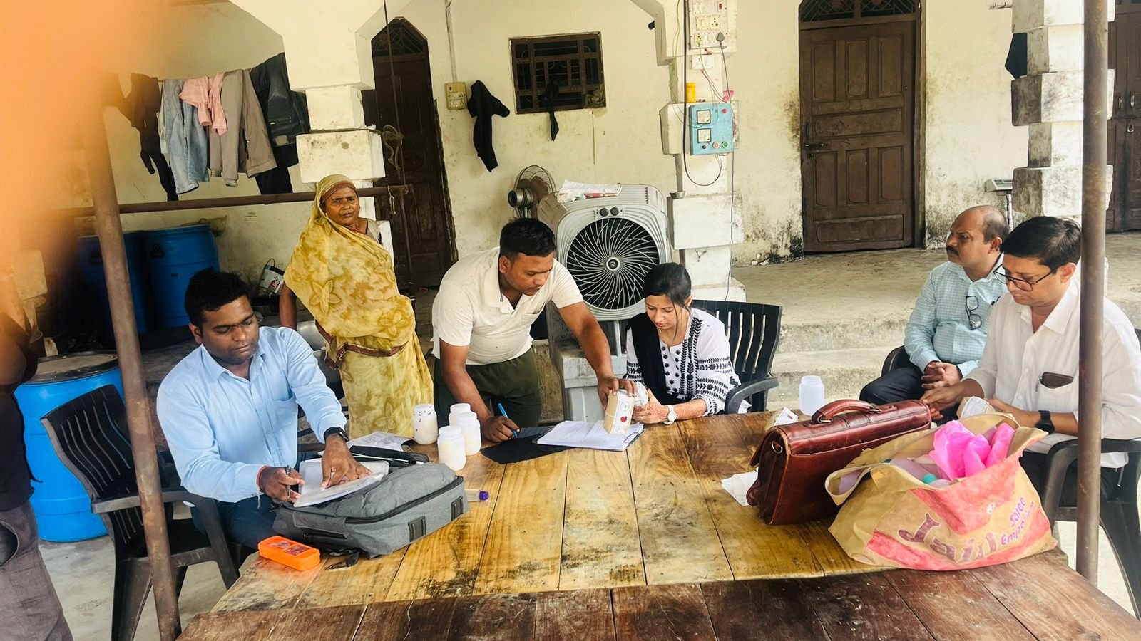 Raibareli-खाद्य पदार्थों की सैंपलिंग के अभियान के तहत 1600 किलो संक्रमित छेना किया गया नष्ट