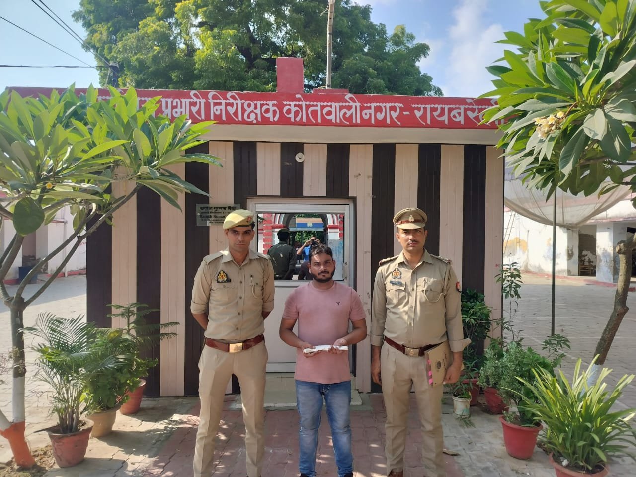 Raibareli-अवैध शस्त्र व कारतुस के साथ एक अभियुक्त गिरफ्तार