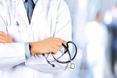 रायबरेली में दो चिकित्सको से एक-एक करोड़ रुपये वसूलने के आदेश