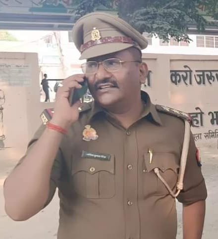 रायबरेली में पैर छूने वाले डीह थानेदार अनिल सिंह पर हुई कार्रवाई