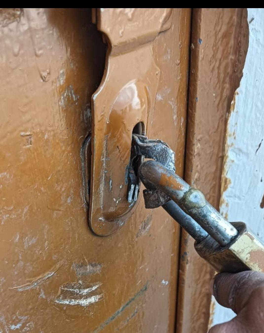 रायबरेली-बंद घर में चोरों ने ताला तोड़कर पार किया हजारों का माल,,,,? 