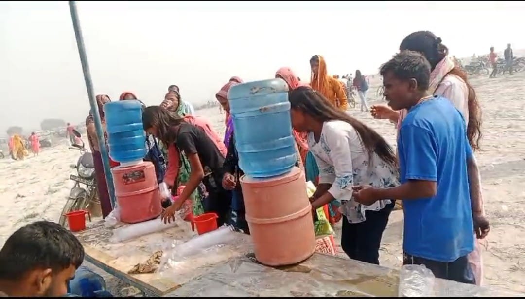 रायबरेली-बीजेपी नेता अनुष्ठान सिंह जहाजी ने कार्तिक पूर्णिमा में कराई पेयजल की व्यवस्था,उमड़ी भीड़