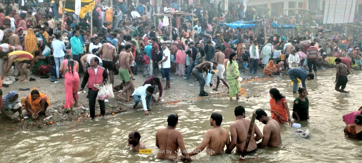 रायबरेली-कार्तिक पूर्णिमा पर लाखों लोगों ने लगाई  मोक्ष दायिनी में आस्था की डुबकी, 