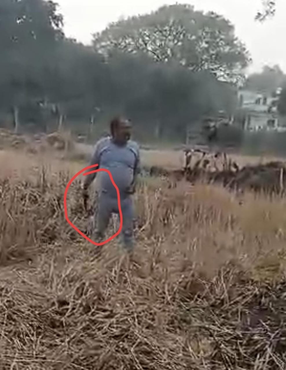 रायबरेली में धमकीबाज युवक के हाथ मे असलहा लिए वीडियो हुआ वायरल