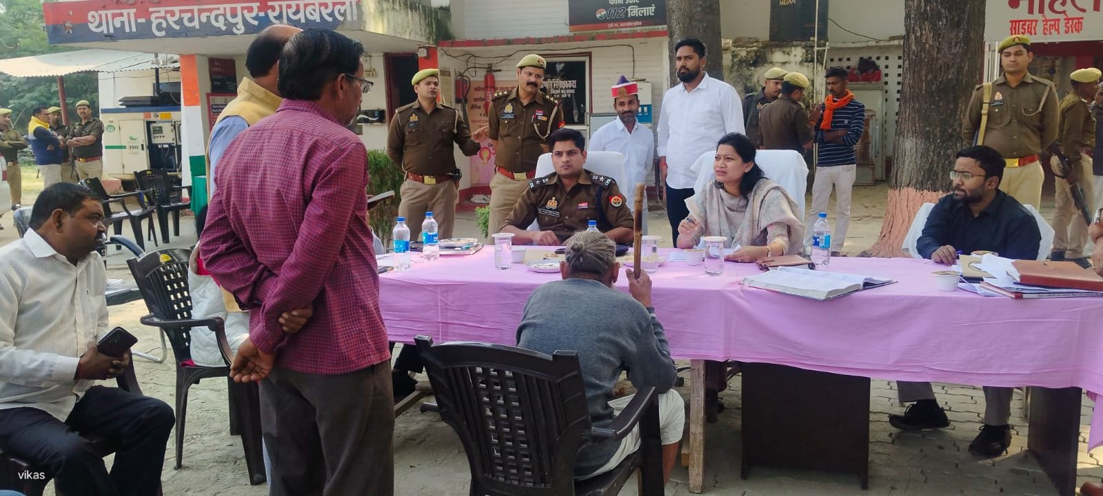 रायबरेली में थाना दिवस पर हरचंदपुर में डीएम-एसपी ने सुनी लोगों की फरियाद
