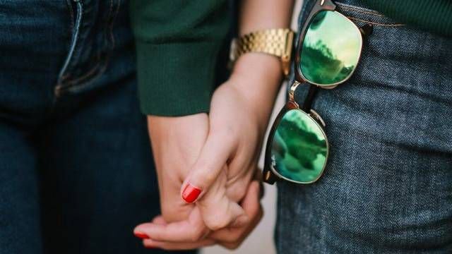 ड्यूटी के बहाने शादीशुदा प्रेमी संग OYO होटल में गई थी लड़की, दोनों की मौत