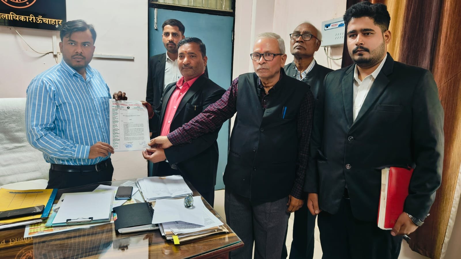 रायबरेली-एनएचएआई ने बिगाड़ दी तहसील परिसर की सूरत , नाराज अधिवक्ताओं ने सौंपा ज्ञापन