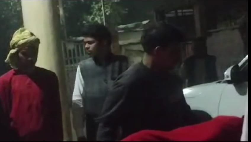 Rabareli-बगाही मोड़ के पास अज्ञात वाहन ने बाइक में मारी टक्कर, दो युवक गंभीर रूप से घायल एक ही हालत गंभीर