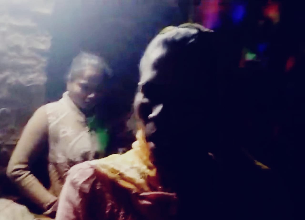 रायबरेली-मां का आशिक उसकी किशोरी बेटी की लूटता रहा अस्मत, फिर दोनो प्लान में फंस गया युवक ,जानिए पूरा मामला 