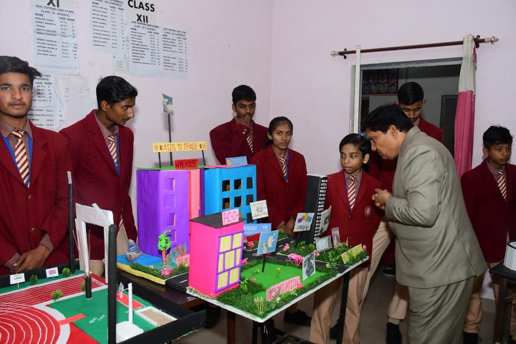 रायबरेली -महावीर स्टडी इस्टेट सीनियर सेकेंडरी कॉलेज में विज्ञान प्रदर्शनी का किया गया आयोजन 